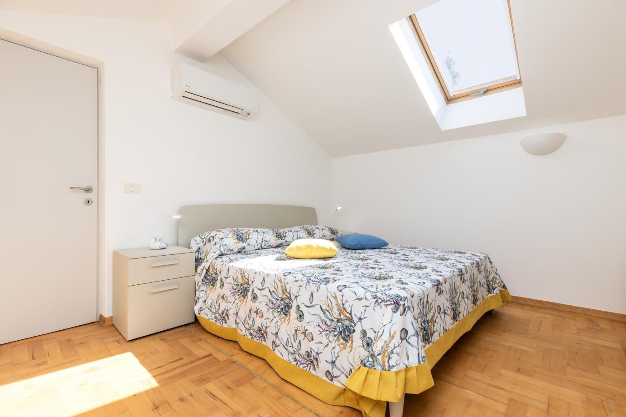 Velo Jedro Apartmani Punta Lussingrande Esterno foto