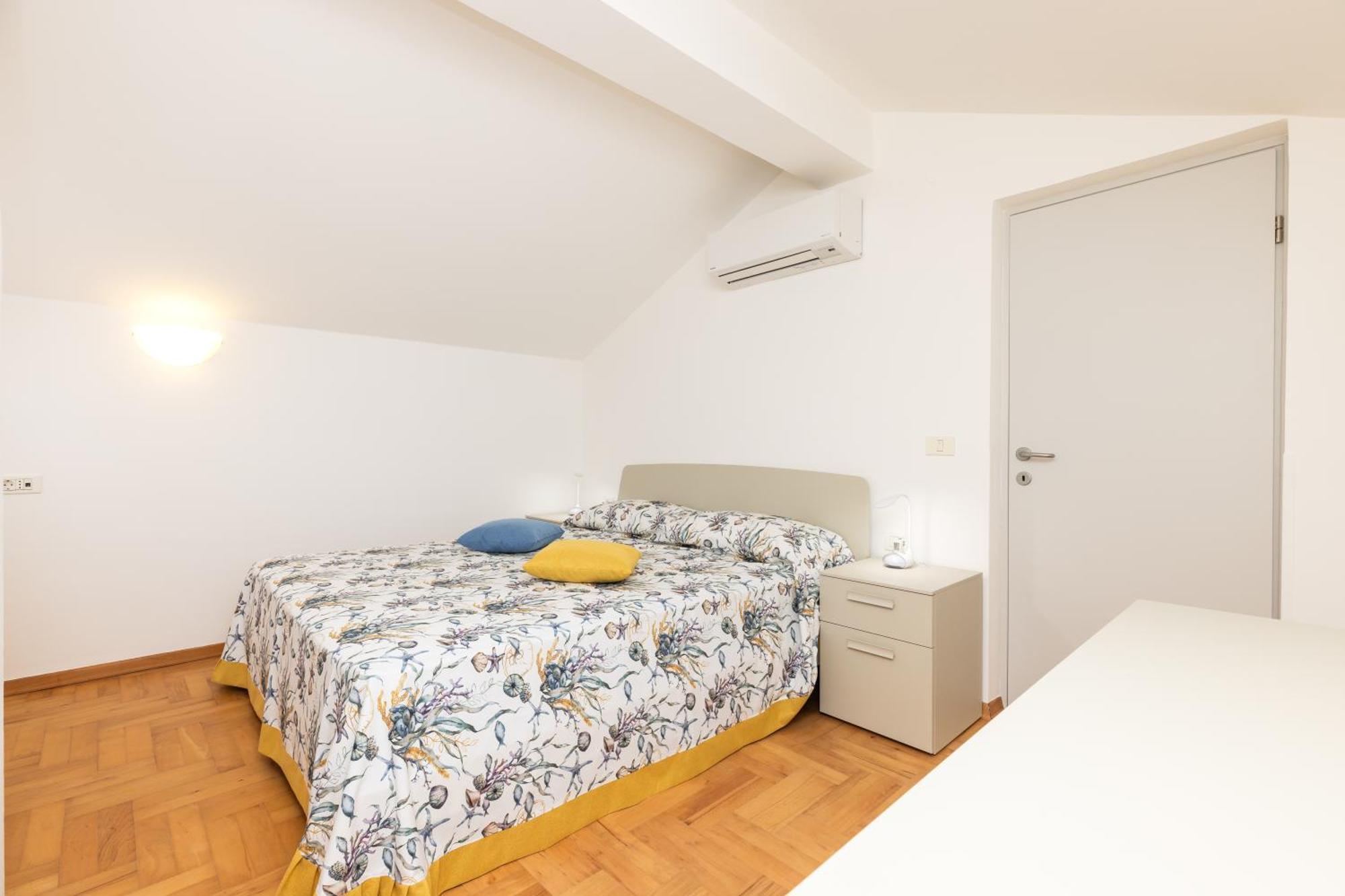Velo Jedro Apartmani Punta Lussingrande Esterno foto