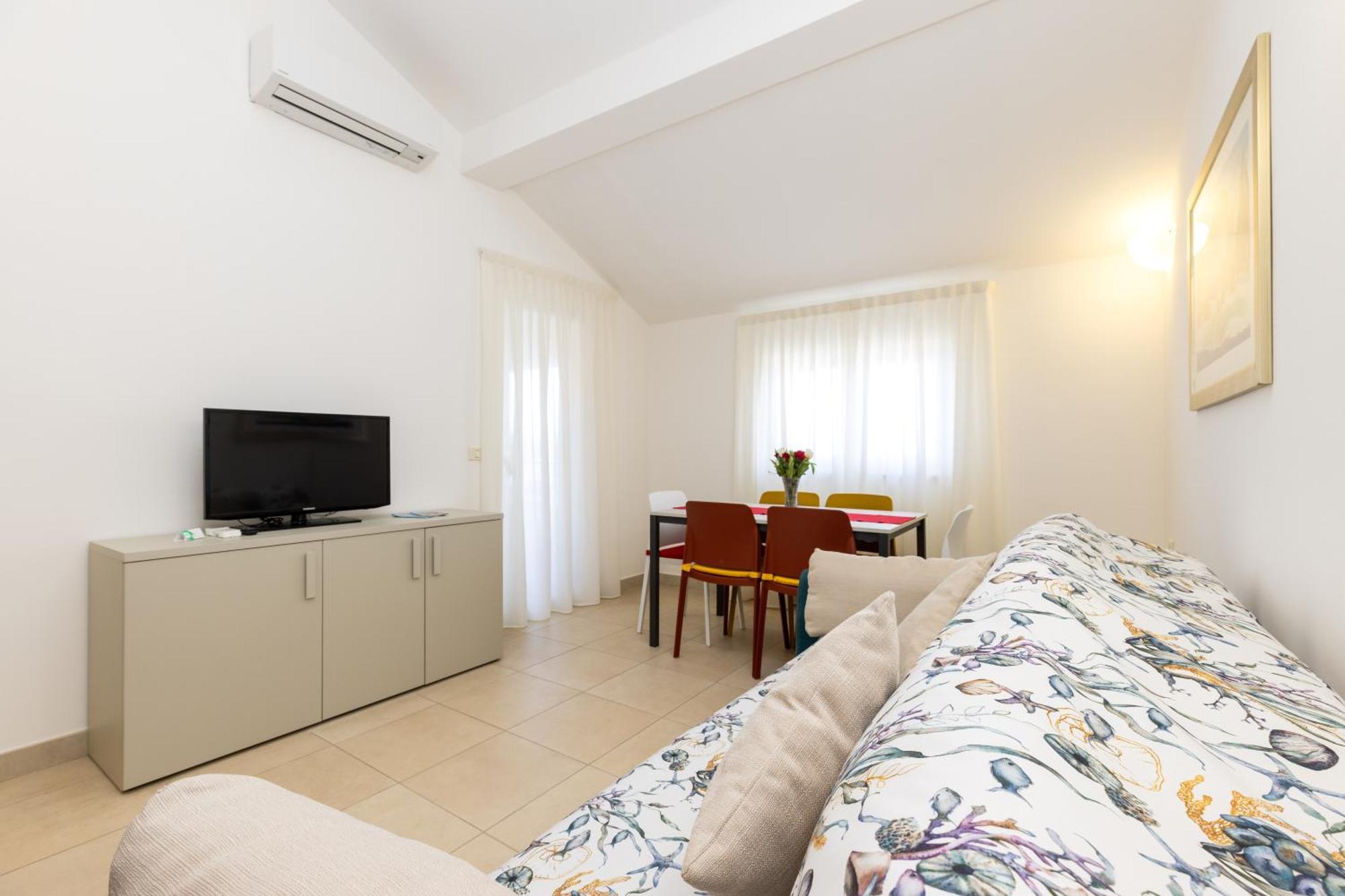 Velo Jedro Apartmani Punta Lussingrande Esterno foto