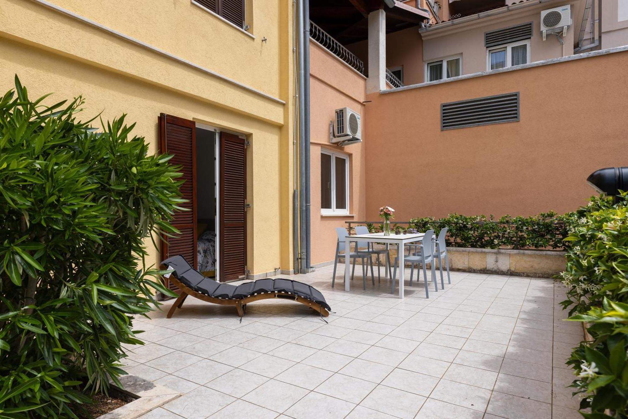 Velo Jedro Apartmani Punta Lussingrande Esterno foto