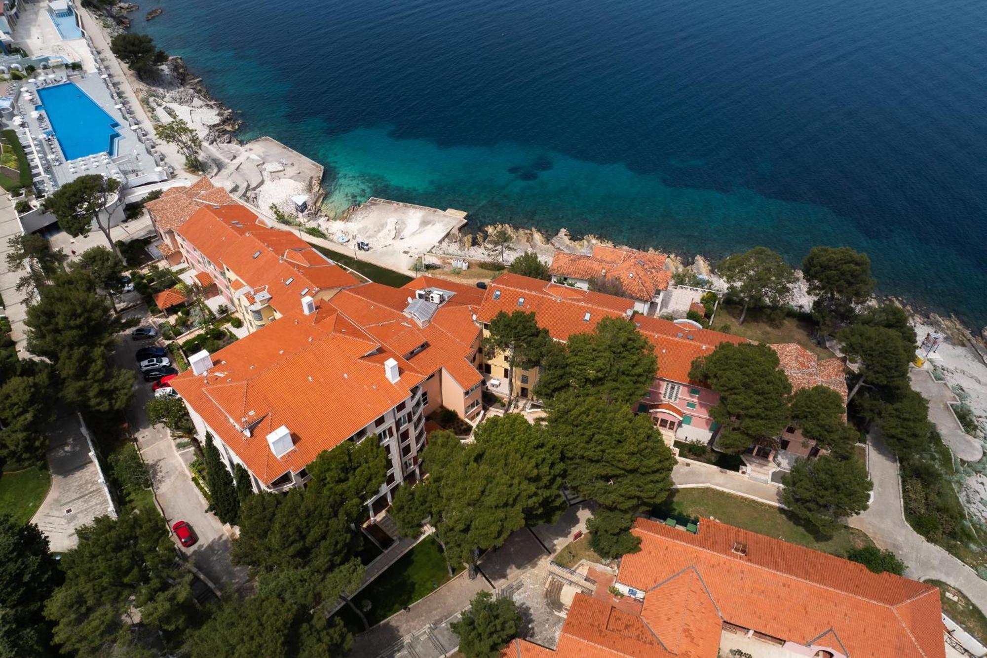 Velo Jedro Apartmani Punta Lussingrande Esterno foto